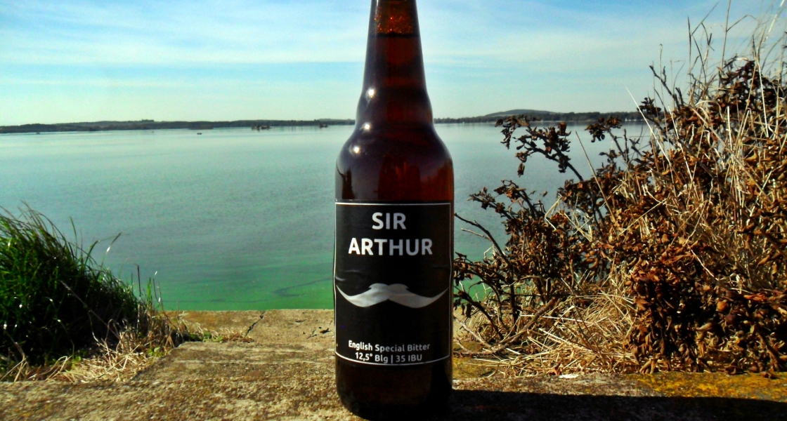 Sir Arthur piwo z angielskim wąsem
